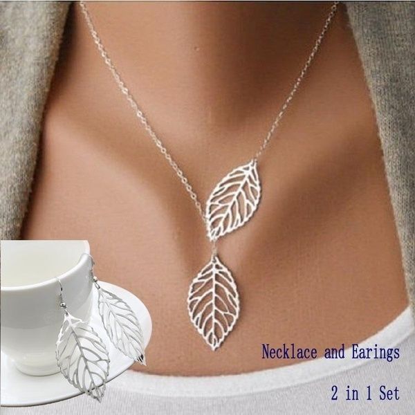 Juego de aretes y collar en forma de hoja 