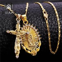 Collar dorado con crucifijo y virgen